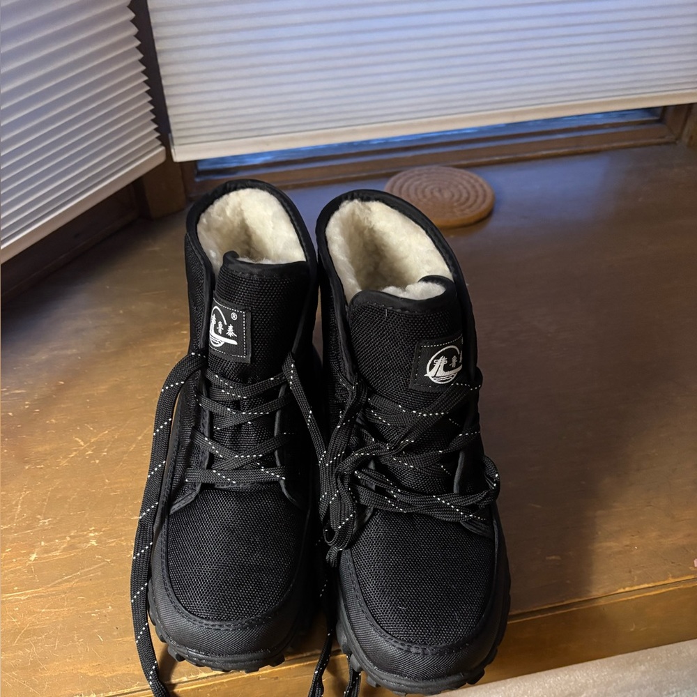 Black Winter Boots with White Lining